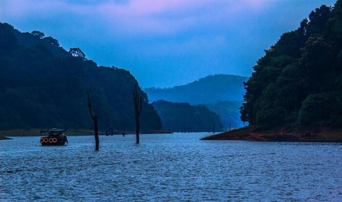 Thekkady Woods Hotel Exterior photo